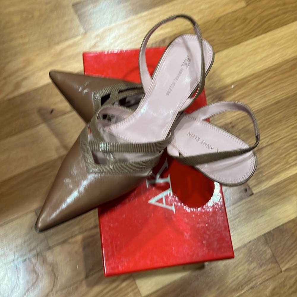 Anne Klein KKBristol wheat kidskin pumps